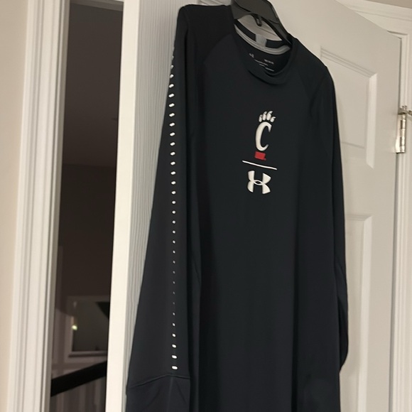 NWT Medium Men’s Under Armor shirt - Picture 3 of 6